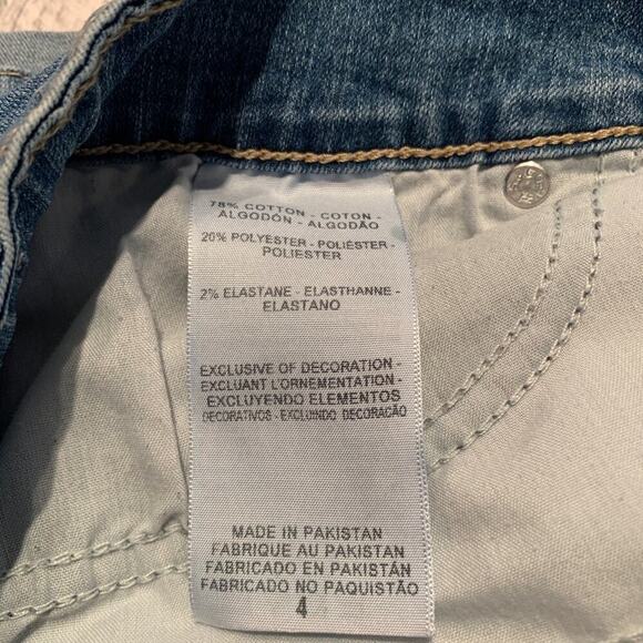 DENIZEN FROM LEVI’S Women’s Light Wash Stretch Cuffed Jean Shorts / Size: 4 - Picture 3 of 12